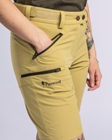 SALE: Pinewood® Abisko Stretch Shorts Golden Hay-3